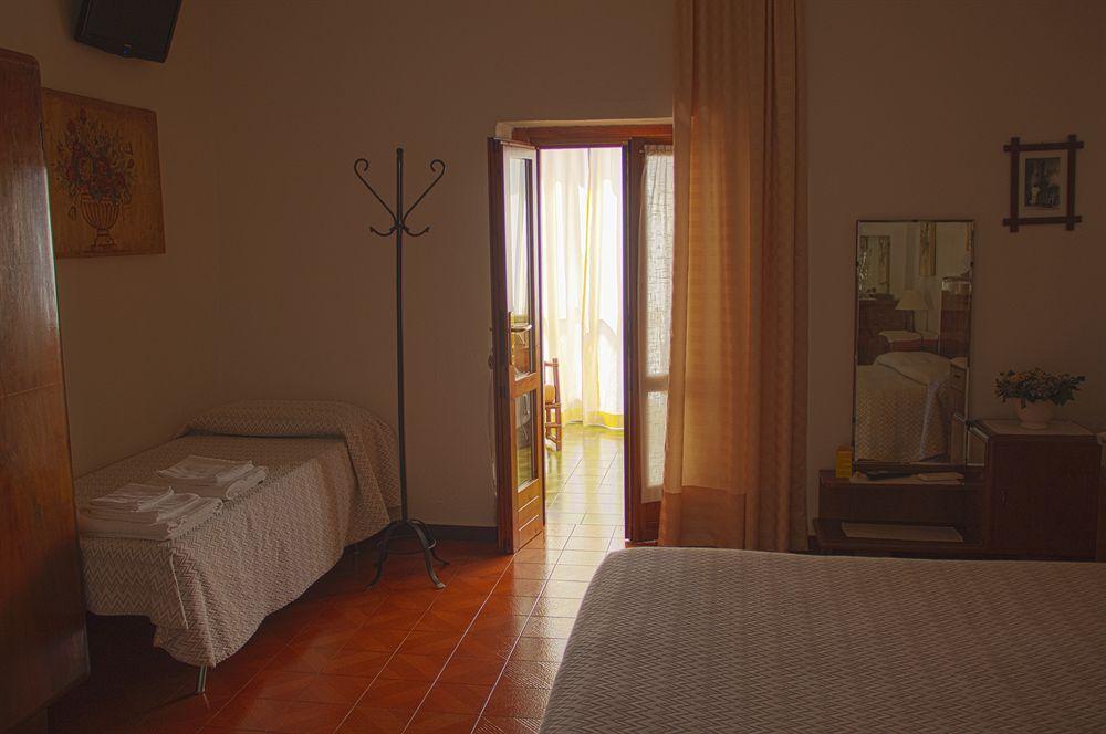 Il Vigneto Affittacamere Manerba del Garda Bagian luar foto